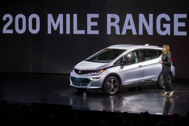 Chevrolet Bolt EV 2017: доступный электромобиль с большим запасом хода