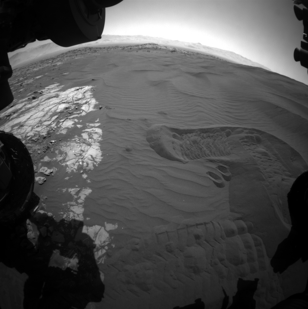 Curiosity начал обследовать дюны на Марсе - 2