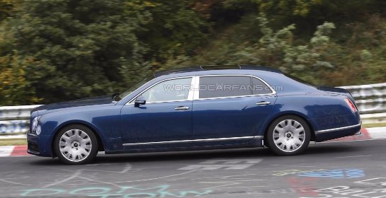 Bentley Mulsanne 2016 и длиннобазная версия замечены в движении (видео) Bentley Mulsanne 2016 и длиннобазная версия замечены в движении (видео)