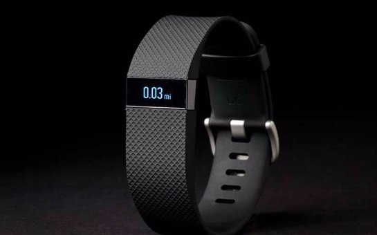 Fitbit выпустила «умный» фитнес-браслет Charge HR