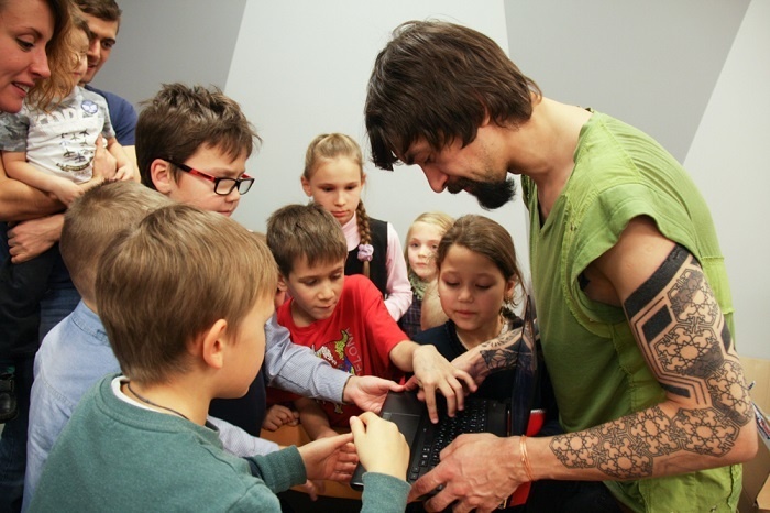 Хакерская ёлка, или Как провести Детский День в недетской компании - 1 Хакерская ёлка, или Как провести Детский День в недетской компании - 1