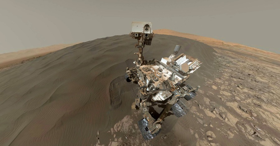 Марсоход Curiosity изучает темные дюны - 12