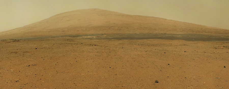 Марсоход Curiosity изучает темные дюны - 2