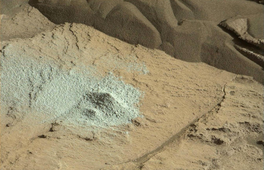 Марсоход Curiosity изучает темные дюны - 7