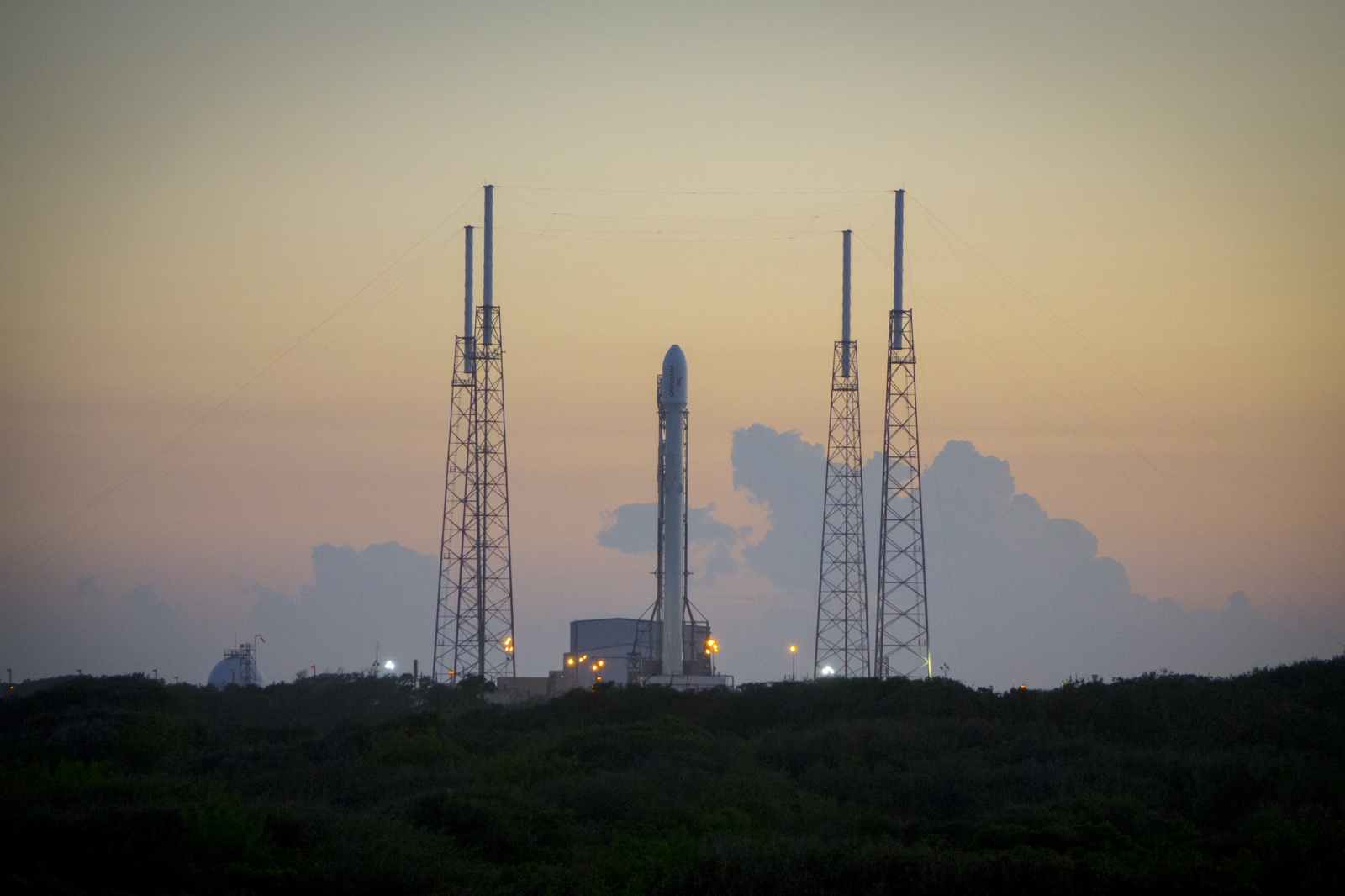 24 февраля SpaceX осуществит запуск Falcon 9 и в четвертый раз попробует посадить возвратную первую ступень на баржу - 1