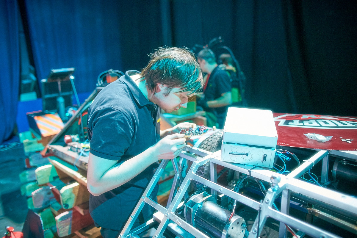 Фотоотчет с открытия боев роботов «Бронебот-2016» - 16 Фотоотчет с открытия боев роботов «Бронебот-2016» - 16