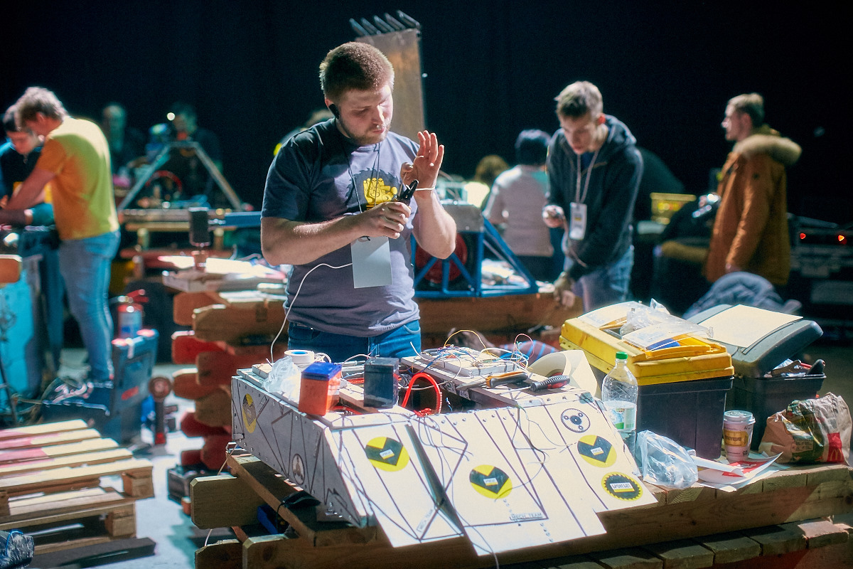 Фотоотчет с открытия боев роботов «Бронебот-2016» - 18 Фотоотчет с открытия боев роботов «Бронебот-2016» - 18