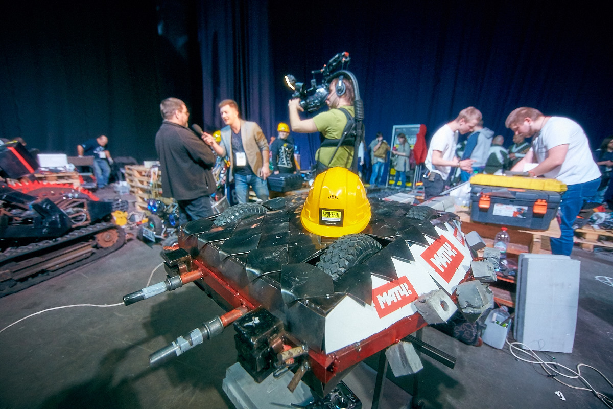 Фотоотчет с открытия боев роботов «Бронебот-2016» - 32 Фотоотчет с открытия боев роботов «Бронебот-2016» - 32