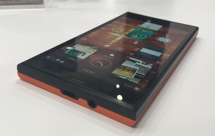 Финальную версию смартфона Intex Aqua Fish с Sailfish OS 2.0 показали на MWC 2016 (фото с выставки)