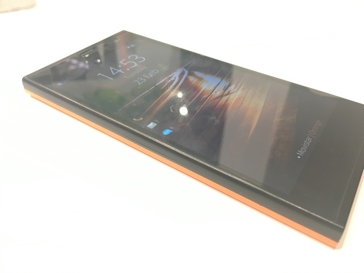 Финальную версию смартфона Intex Aqua Fish с Sailfish OS 2.0 показали на MWC 2016 (фото с выставки)