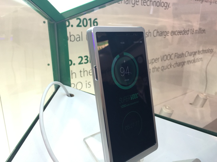 Oppo показала технологию быстрой зарядки Super VOOC Flash Charge