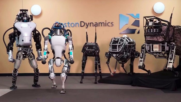 Новый робот Boston Dynamics Atlas умеет открывать двери и подниматься с пола