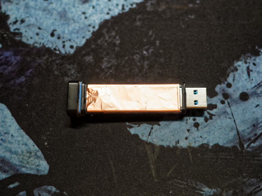 Защищенный USB-накопитель с ПИН-падом Kingston DataTraveler 2000 - 5 Защищенный USB-накопитель с ПИН-падом Kingston DataTraveler 2000 - 5