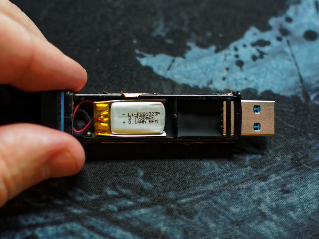 Защищенный USB-накопитель с ПИН-падом Kingston DataTraveler 2000 - 6
