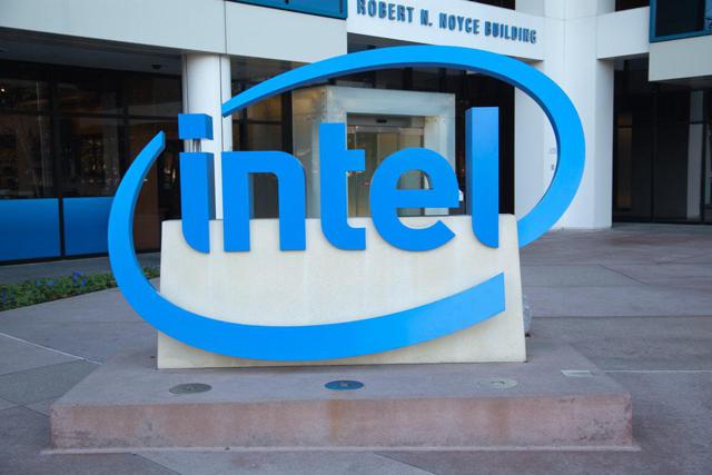 Закон Мура вернётся с переходом Intel на нормы 7 нм