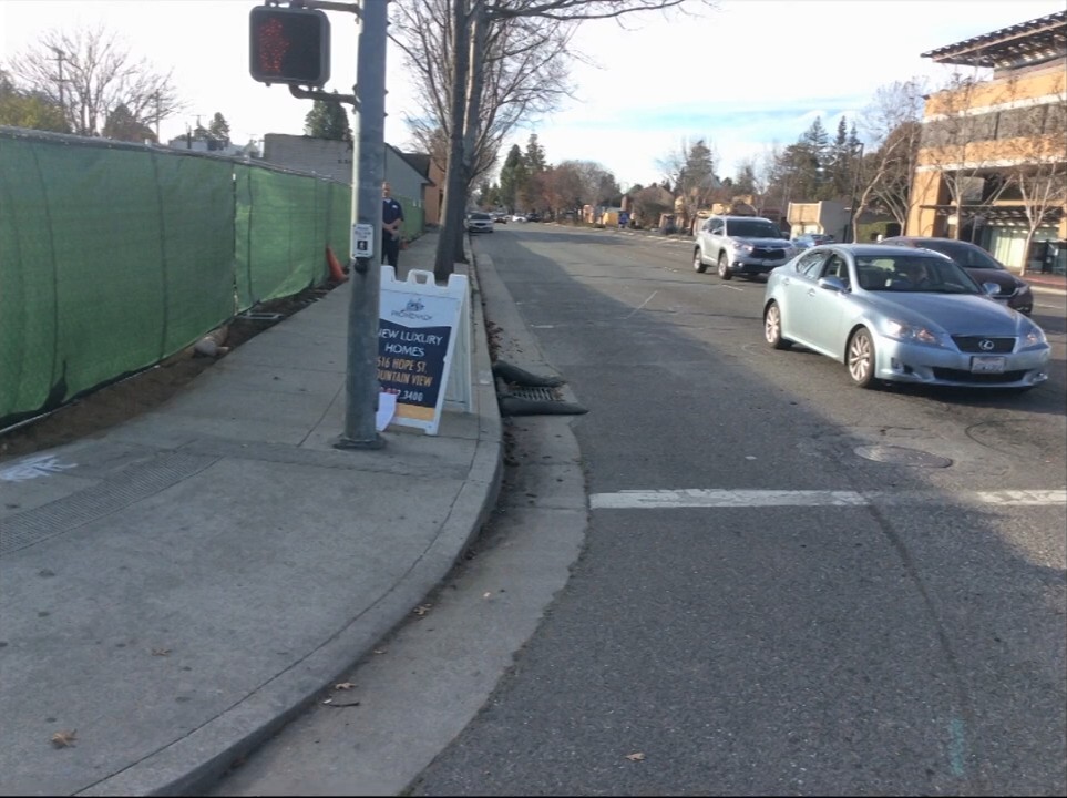 Видеозапись с камер наблюдения автобуса, столкнувшегося с автомобилем Google - 4 Видеозапись с камер наблюдения автобуса, столкнувшегося с автомобилем Google - 4