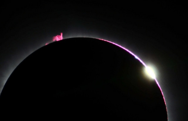 Фотографии и видео солнечного затмения 9 марта 2016 года - 6