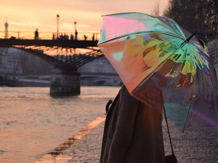 Зонт oombrella будет выпускаться в трех вариантах: радужном, белом и черном