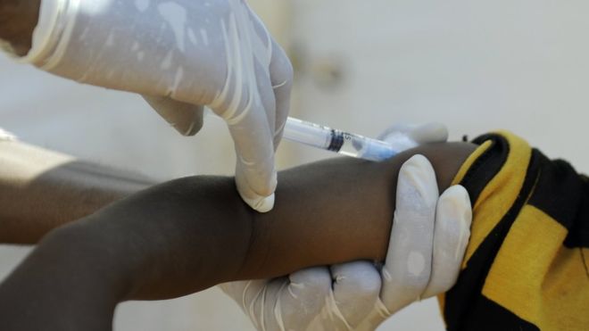 В Уганде вводят уголовную ответственность за отказ от вакцинации детей - 1