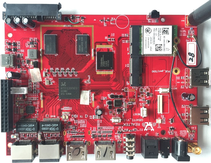 Zidoo X9s также оснащен портами SATA и шиной PCI-Express