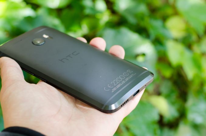 HTC 10 Lifestyle отличается от старшей версии платформой