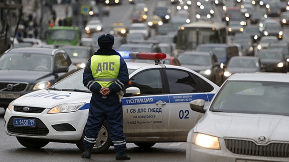 Полиция РФ в ближайшем будущем сможет дистанционно отключить двигатель любого автомобиля - 1