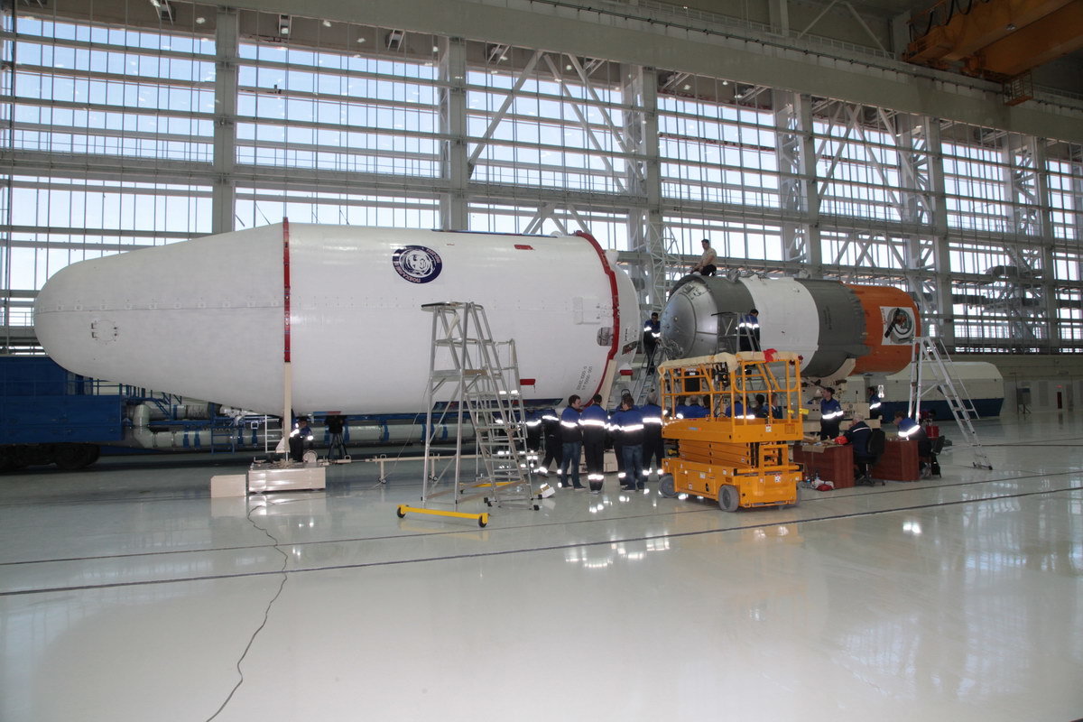 На космодроме Восточный установили ракету-носитель «Союз 2.1а» для первого запуска - 2