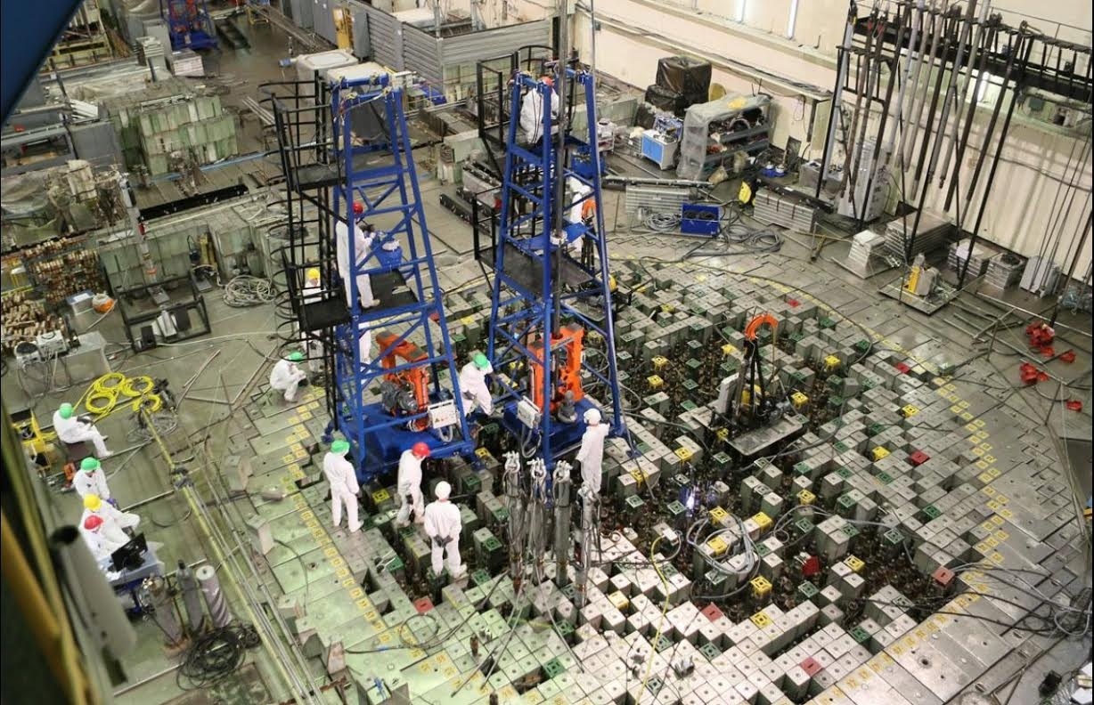 Крышка реактора рбмк 1000. Реактор внутри. Атомный реактор. Реактор рбмк 1200. Токамак jet.