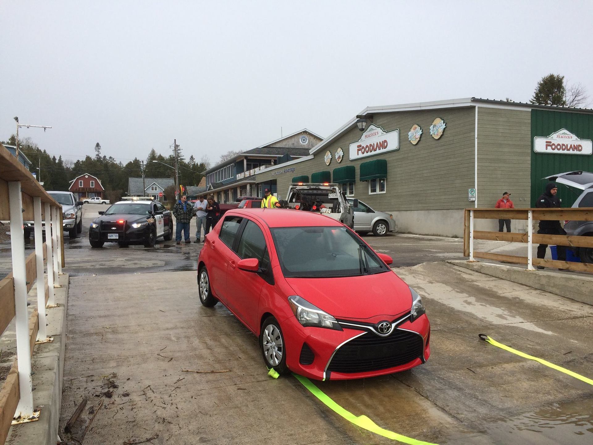 Женщина заехала в озеро по GPS-навигатору - 6 Женщина заехала в озеро по GPS-навигатору - 6