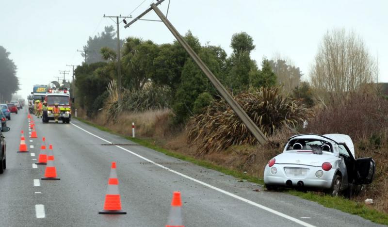 Водителя Tesla Model S засекли спящим за рулем на дороге - 2