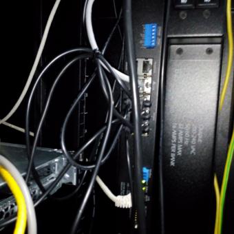 Сравнение систем мониторинга Vutlan SC8100 и APC NetBotz Rack Monitor 200 - 50