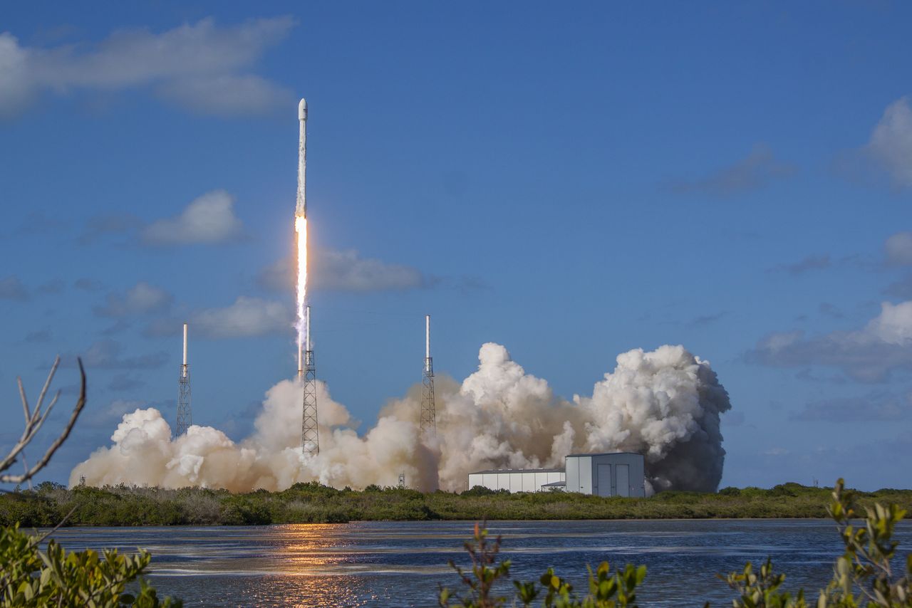 Илон Маск: вернувшуюся на Землю ступень ракеты Falcon 9 мы повторно запустим этой осенью - 1
