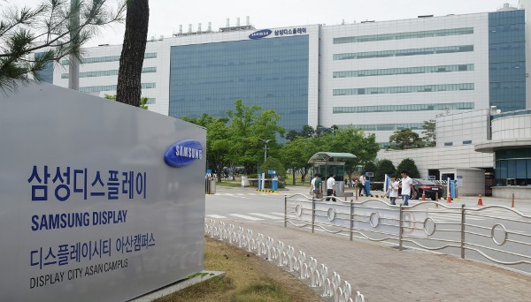 Компания Samsung Display выпускает ежемесячно примерно 9 млн гибких панелей OLED