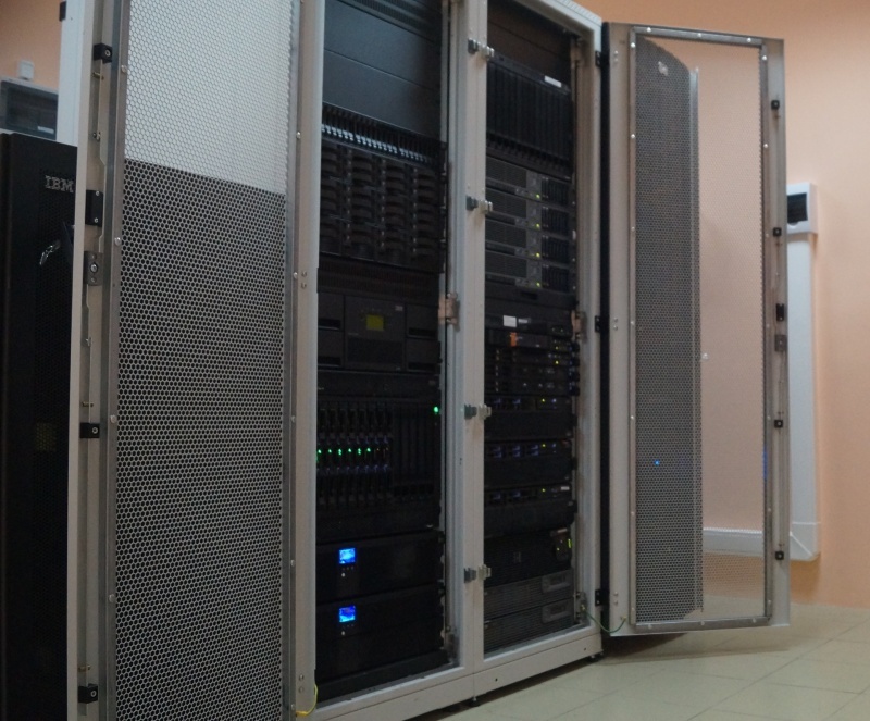 Как создавался региональный государственный ЦОД - 19 Вид стоек после расширения ресурса, 2014 год.