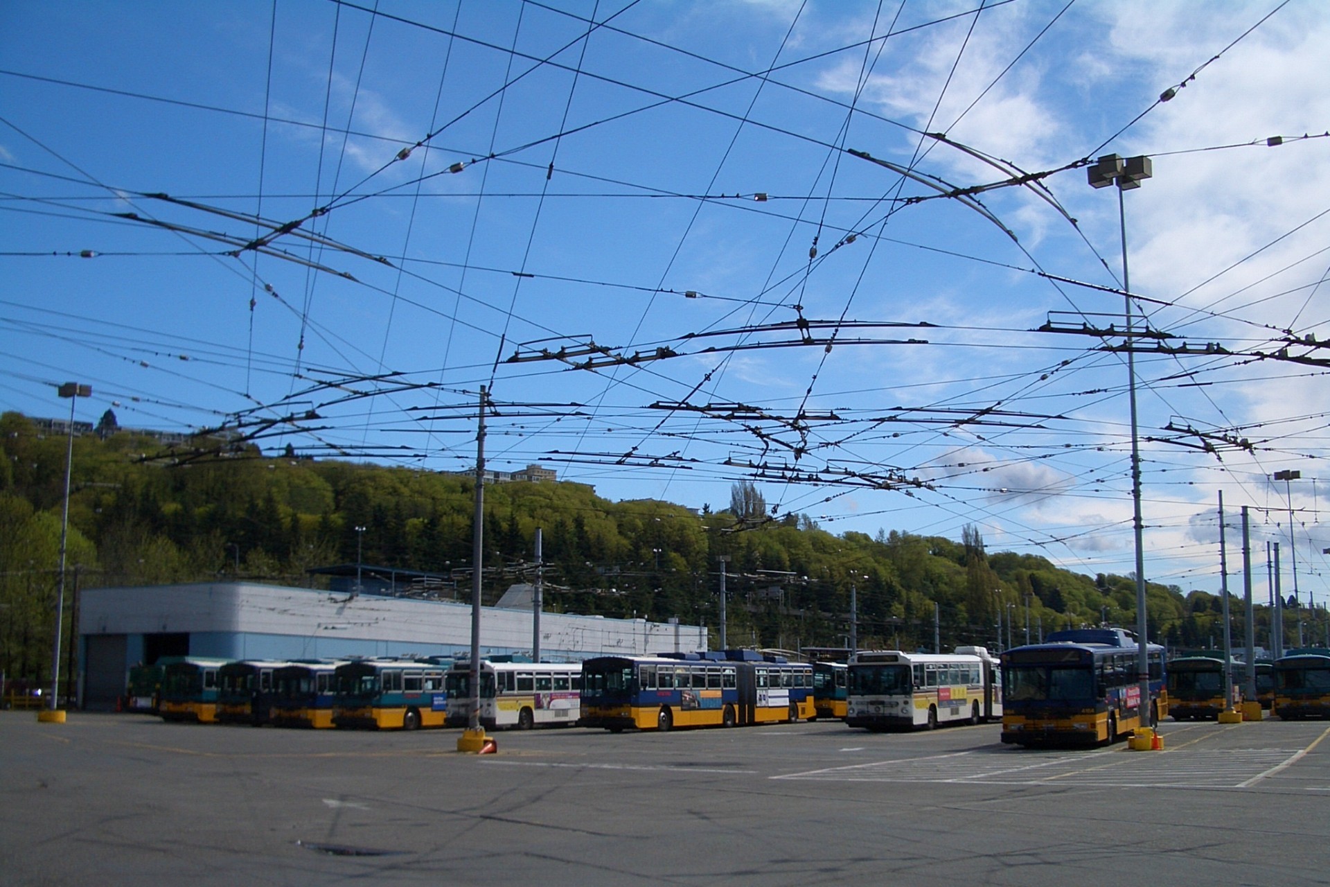 Швеция открыла электрическое шоссе длиной 2 км для грузовиков - 4