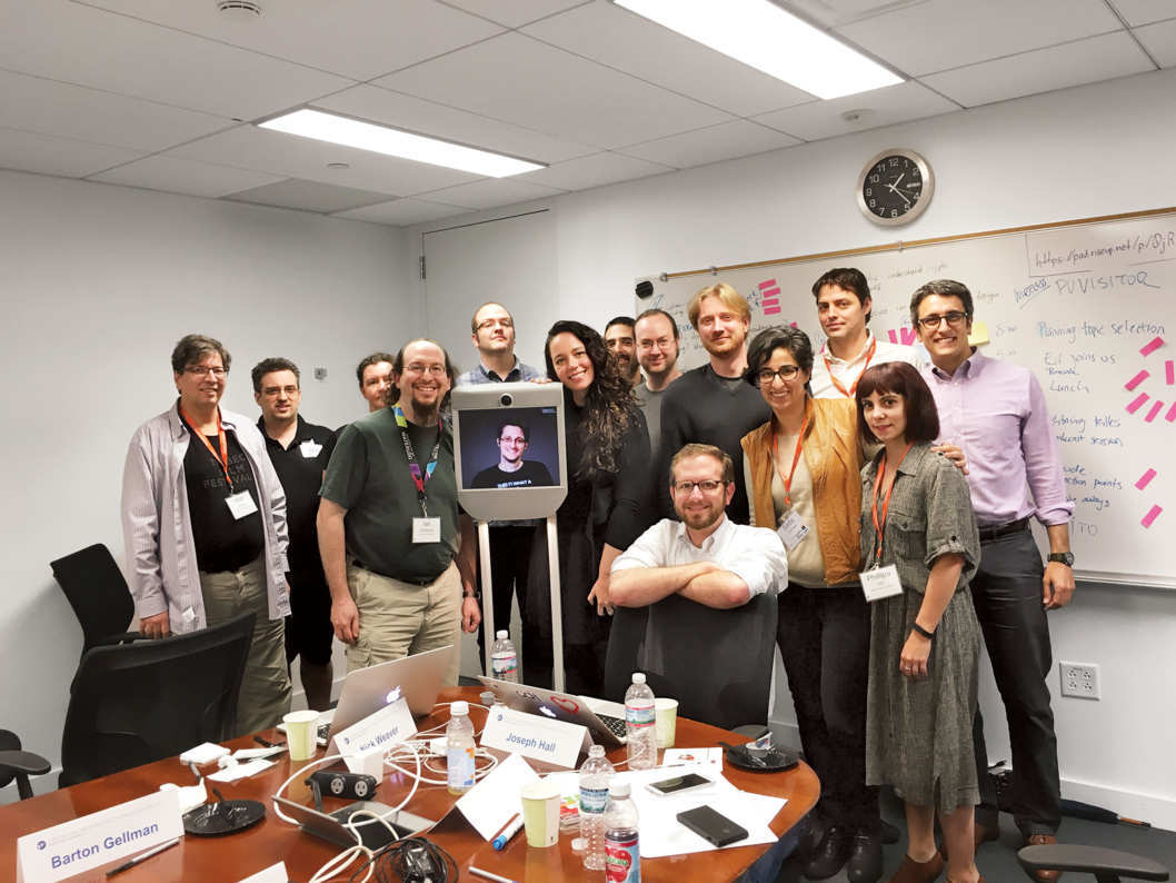 Эдвард Сноуден живёт свободной жизнью — как робот - 2 Эдвард Сноуден живёт свободной жизнью — как робот - 2