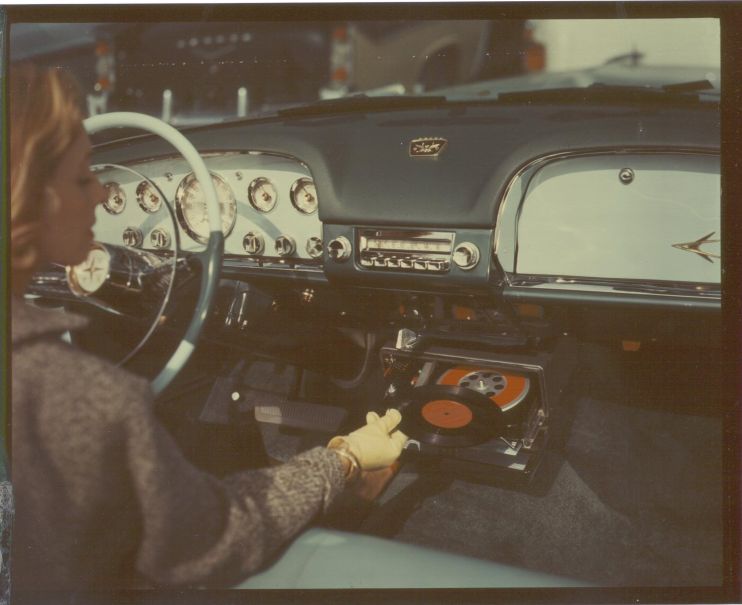 Highway Hi-Fi: первый в мире виниловый музыкальный центр для автомобиля от Chrysler - 5 Highway Hi-Fi: первый в мире виниловый музыкальный центр для автомобиля от Chrysler - 5