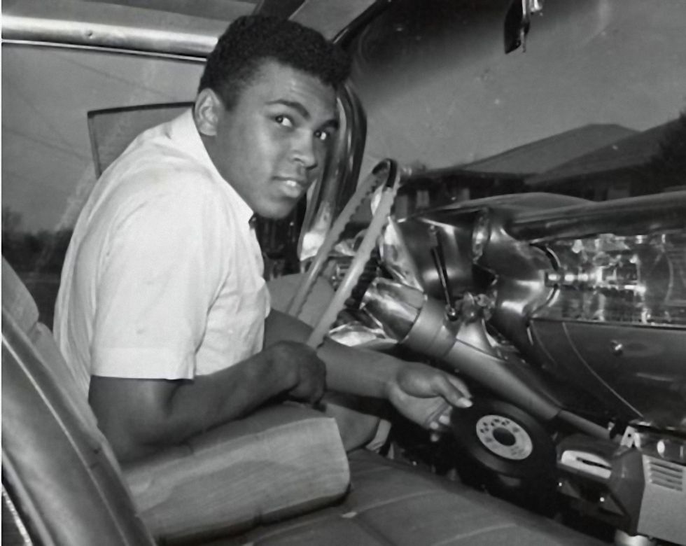 Highway Hi-Fi: первый в мире виниловый музыкальный центр для автомобиля от Chrysler - 1 Highway Hi-Fi: первый в мире виниловый музыкальный центр для автомобиля от Chrysler - 1