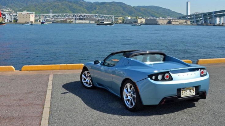 Tesla Roadster получают обновление