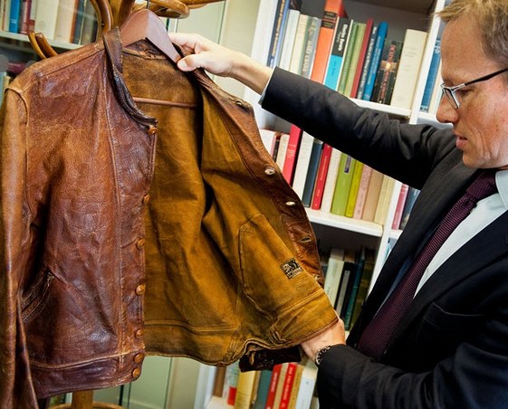 Кожаная куртка и карманные часы Альберта Эйнштейна проданы на аукционе примерно за полмиллиона долларов - 2