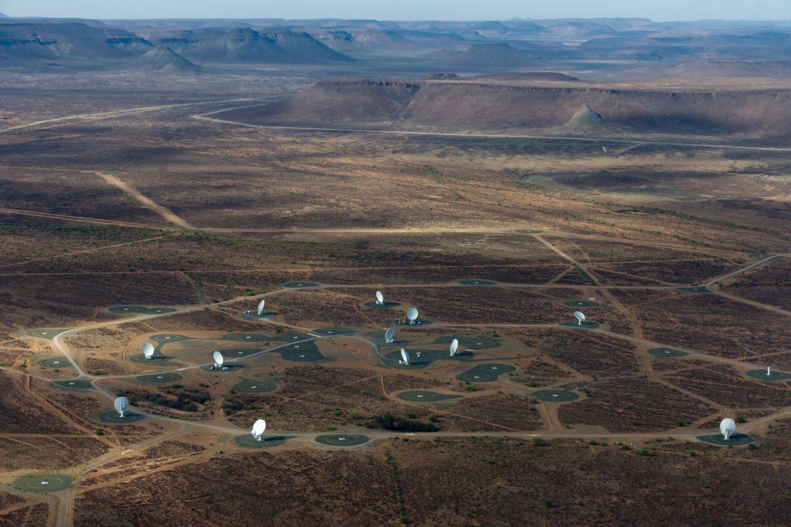 Крупнейший радиотелескоп MeerKAT запустили в тестовом режиме на четверть мощности - 1