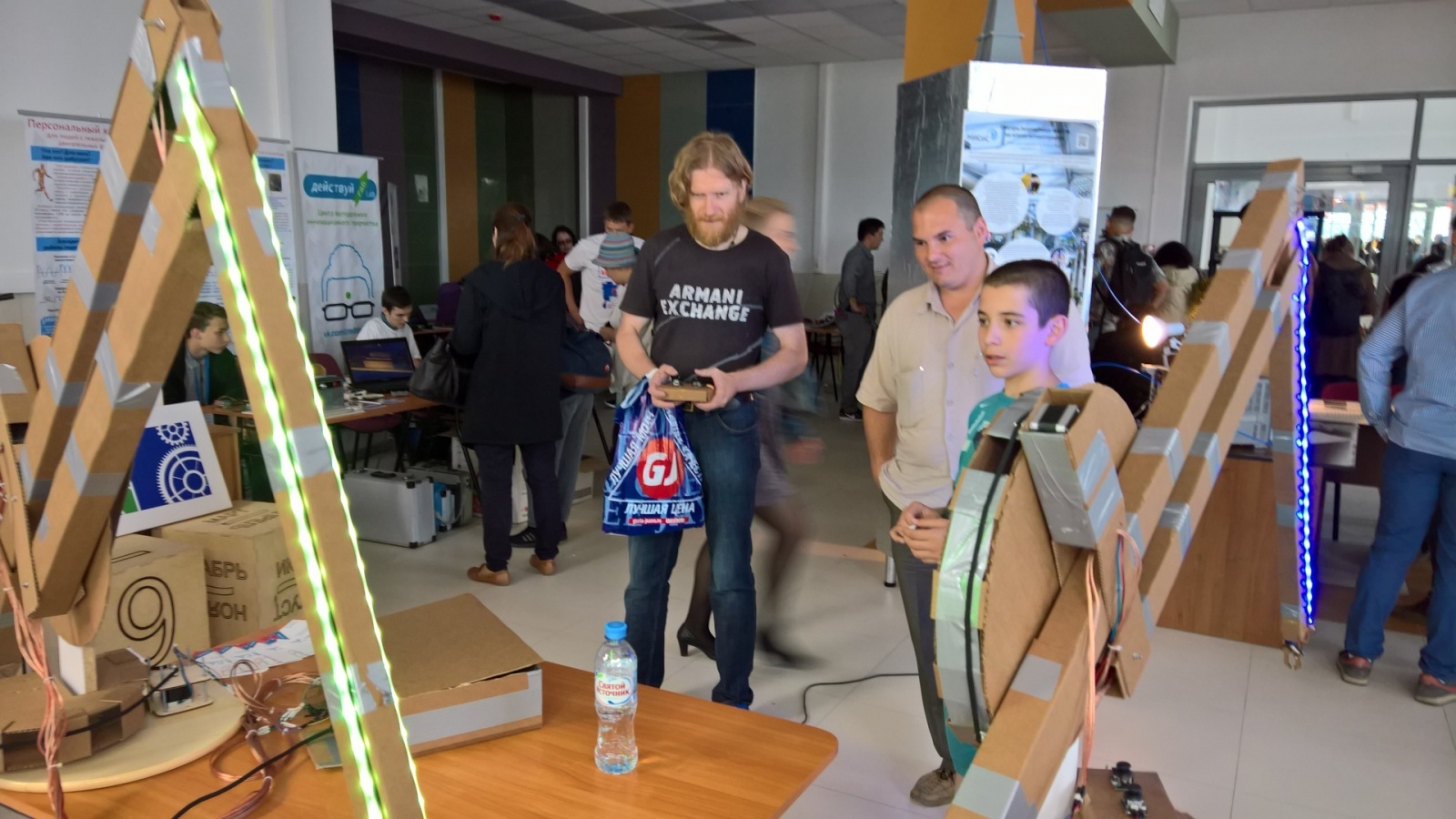 Огромные роботизированные манипуляторы или как мы участвовали в фестивале Moscow Mini Maker Faire - 34