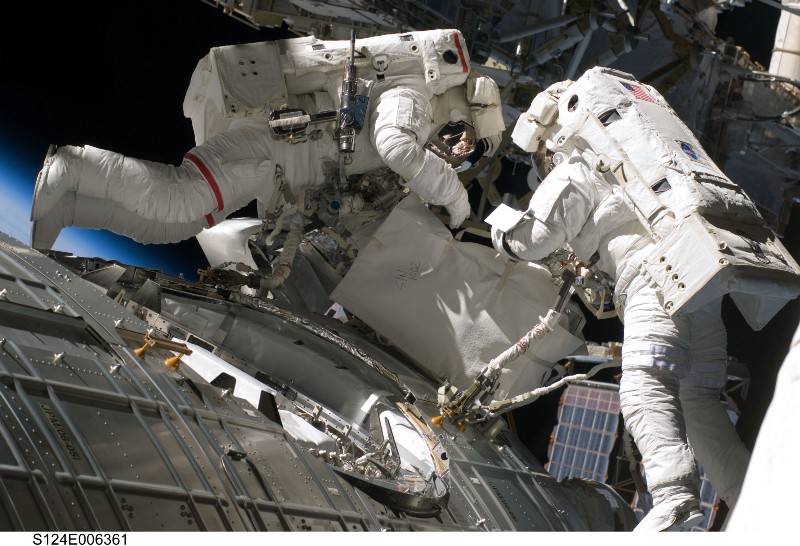 Спросите Итана №77: люди в космическом вакууме - 12