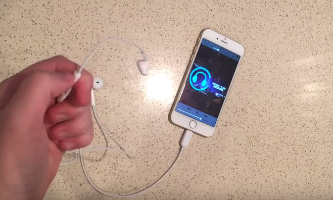 Наушники Apple EarPods с разъемом Lightning засветились в новом видеролике