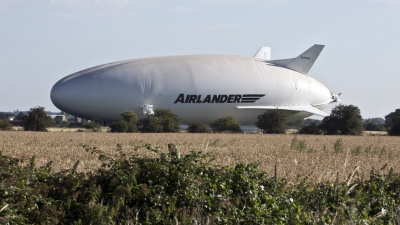 Крупнейший в мире самолёт-дирижабль Airlander 10 впервые покинул ангар - 2