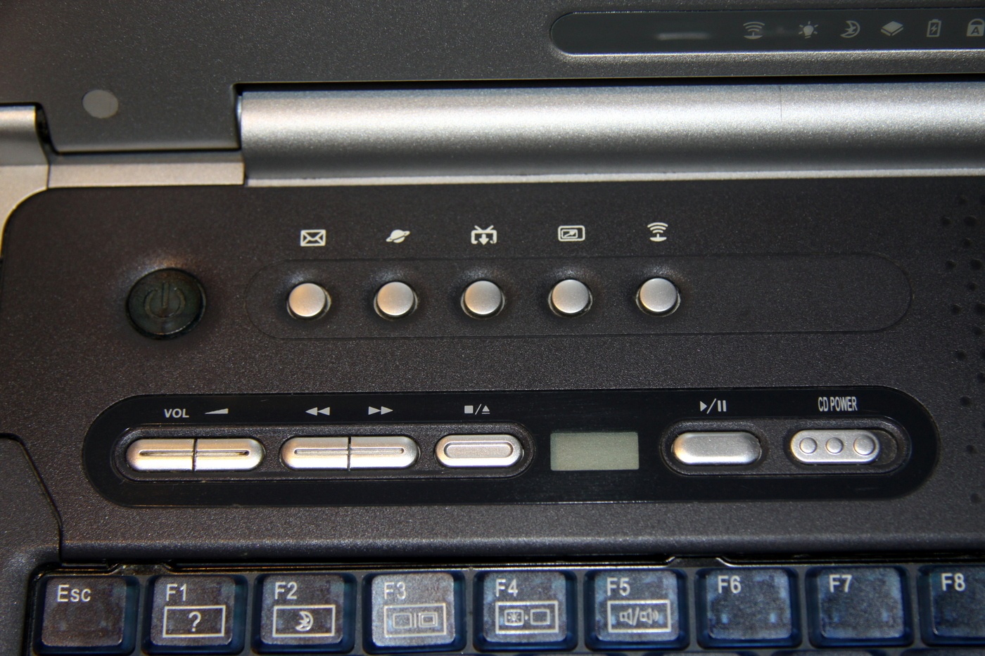 Обзор отечественного ноутбука iRU Brava-4215COMBO, выпущенного в 2004 году (Часть 1) - 9