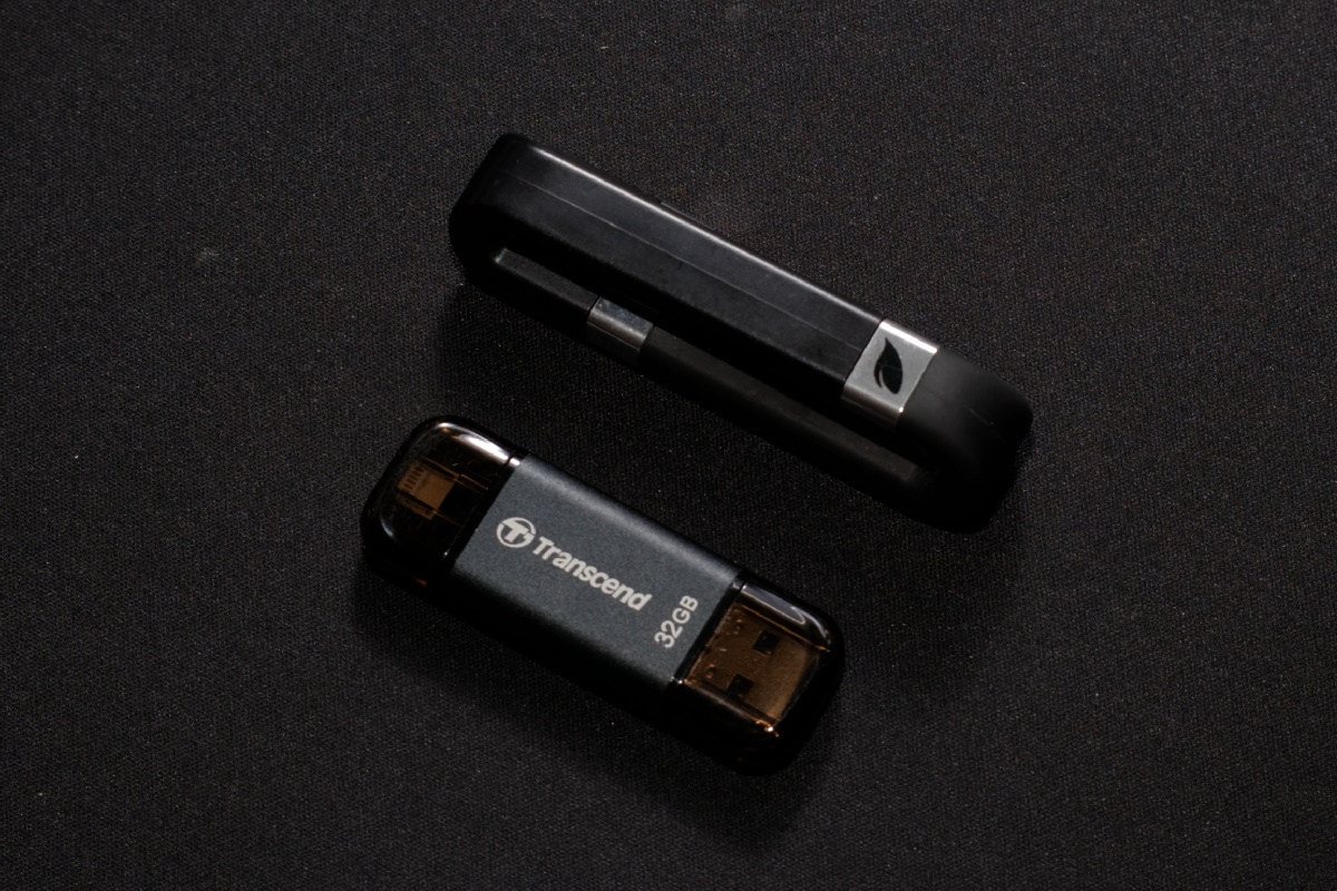 Обзор флешки USB-Lightning Transcend JetDrive Go 300K - 8