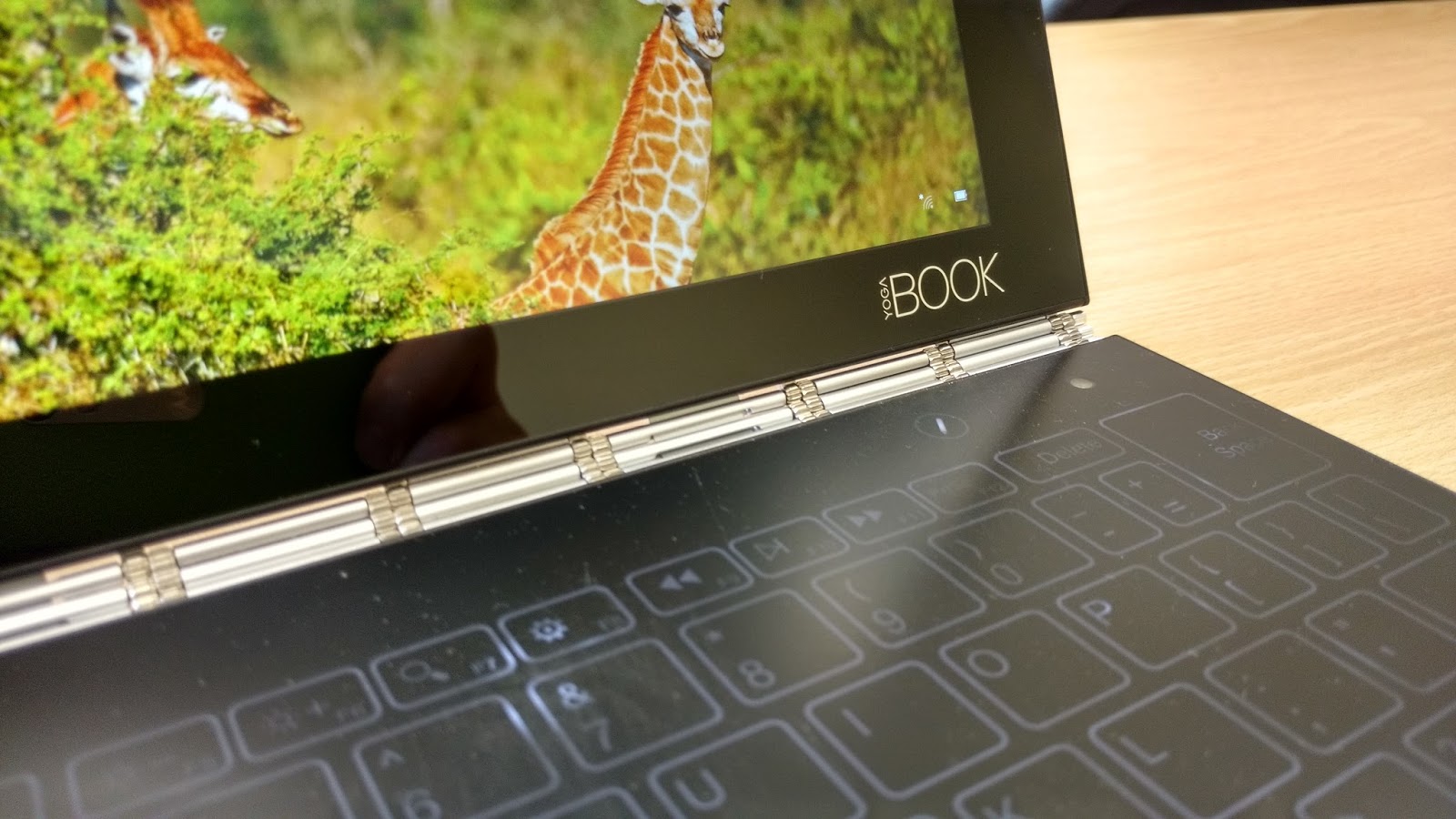 Обзор Lenovo YOGA BOOK — новый класс портативных устройств? - 1