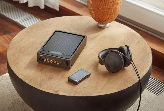 Sony представила золотой плеер NWM1Z Walkman за $3200 и наушники MDR-Z1R за $2300