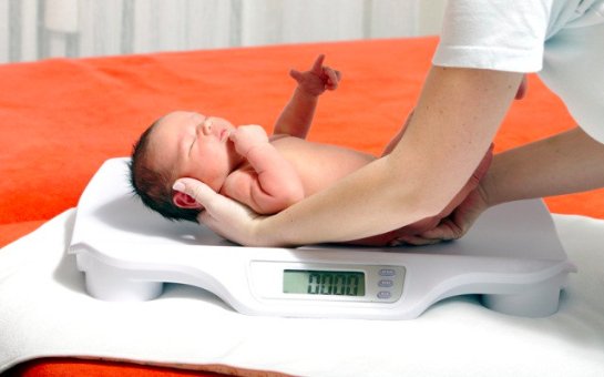 Младенцы, родившиеся с низким весом, в последующей жизни пассивны